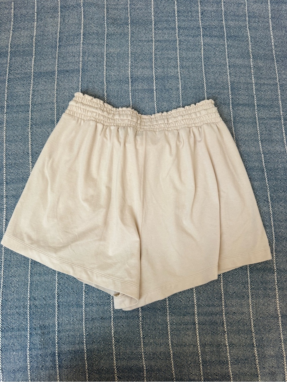 Vuori Women's Beige Lounge Set - Top Shorts Joggers - Picture 10 of 14